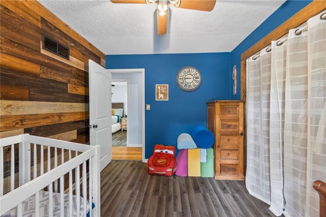 825 SW PLEASANT Drive, Lee's Summit, MO 64081