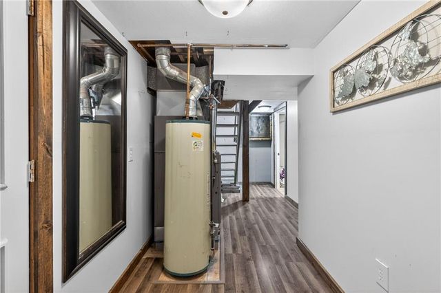 825 SW PLEASANT Drive, Lee's Summit, MO 64081