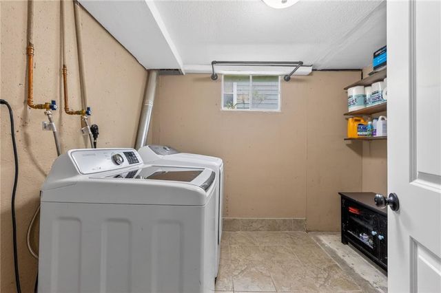 825 SW PLEASANT Drive, Lee's Summit, MO 64081