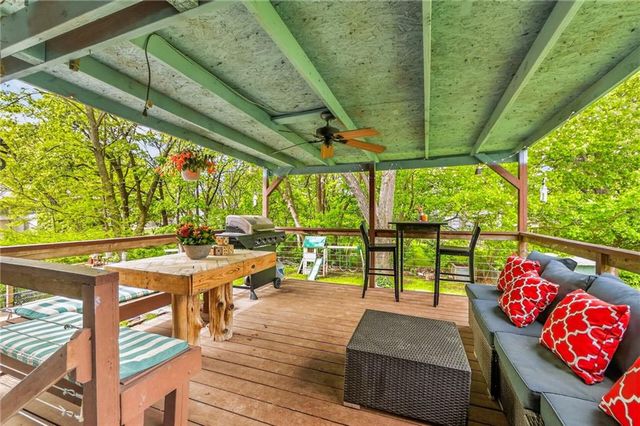 825 SW PLEASANT Drive, Lee's Summit, MO 64081