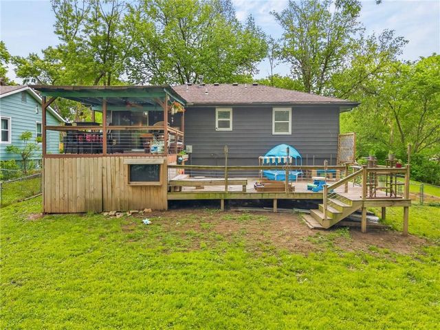 825 SW PLEASANT Drive, Lee's Summit, MO 64081