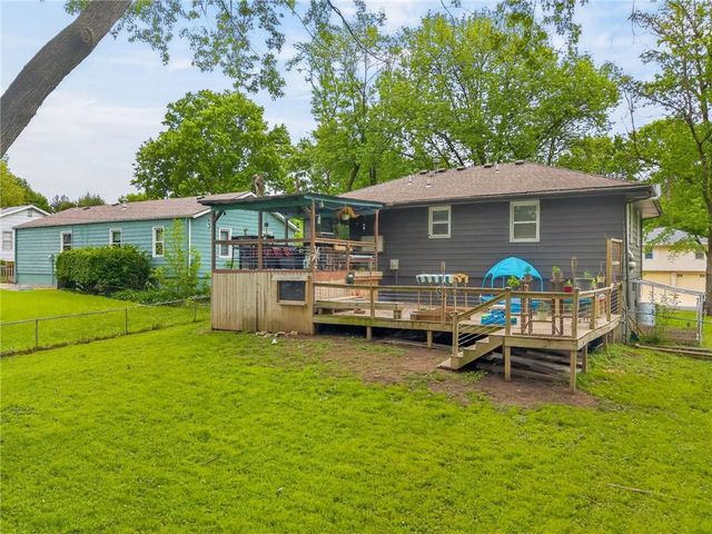 825 SW PLEASANT Drive, Lee's Summit, MO 64081