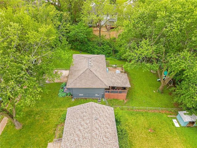 825 SW PLEASANT Drive, Lee's Summit, MO 64081