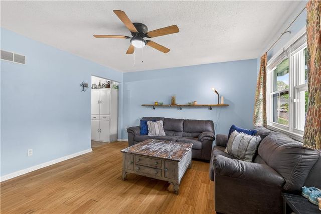 825 SW PLEASANT Drive, Lee's Summit, MO 64081