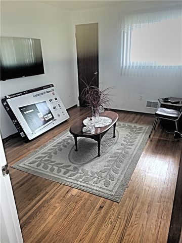 9 Iland Drive, Gates, NY 14624