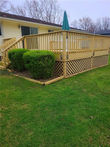 9 Iland Drive, Gates, NY 14624