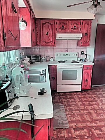 9 Iland Drive, Gates, NY 14624