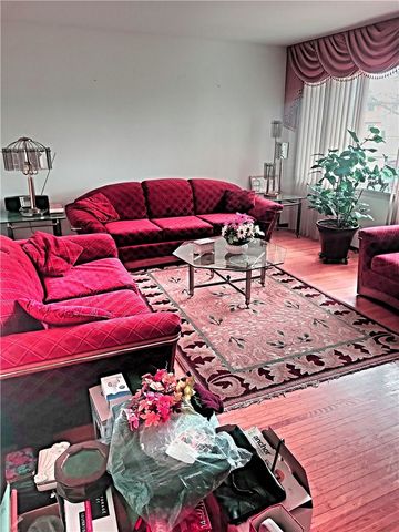 9 Iland Drive, Gates, NY 14624