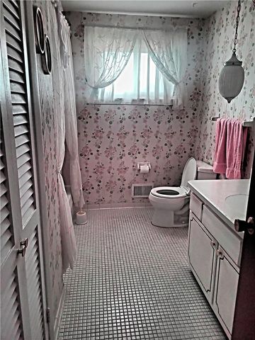 9 Iland Drive, Gates, NY 14624