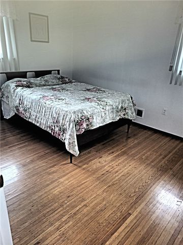 9 Iland Drive, Gates, NY 14624