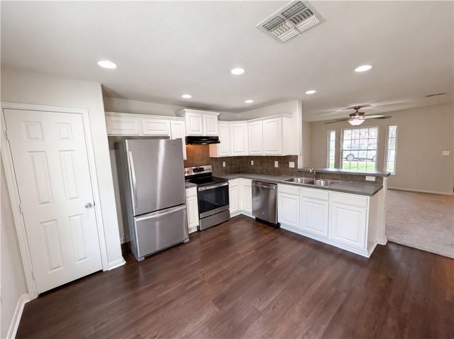 1706 Barlow Trl, Corpus Christi, TX 78410