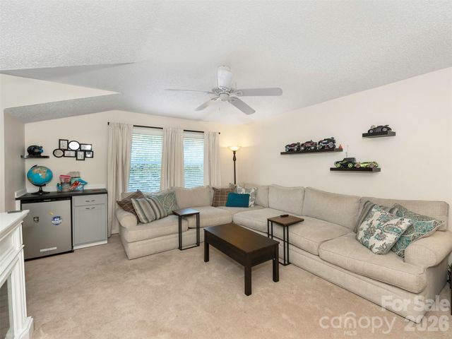 12401 Bentcreek Lane, Matthews, NC 28105