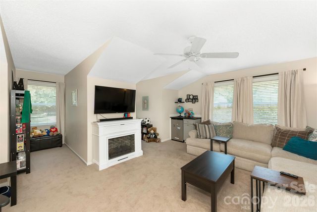 12401 Bentcreek Lane, Matthews, NC 28105