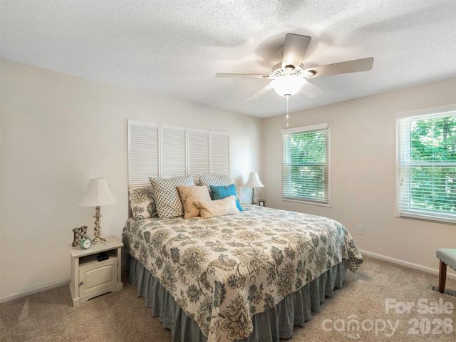 12401 Bentcreek Lane, Matthews, NC 28105
