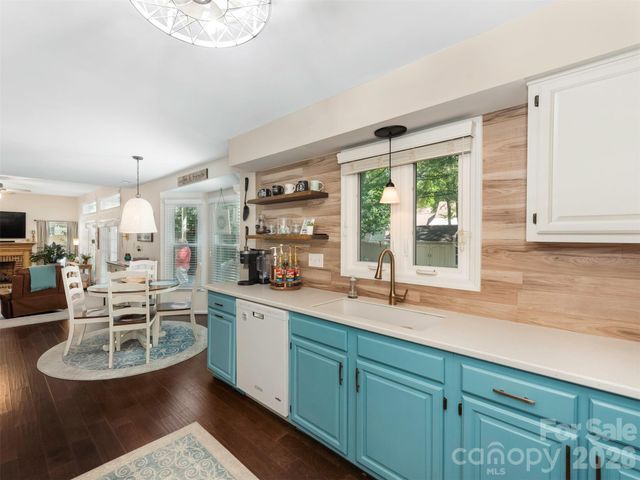 12401 Bentcreek Lane, Matthews, NC 28105