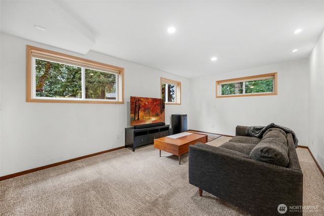 28622 183rd Court SE, Kent, WA 98042