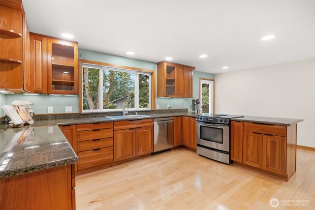 28622 183rd Court SE, Kent, WA 98042