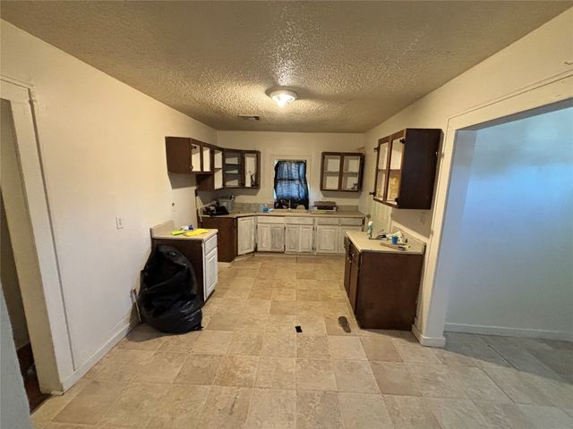 5524 E Tecumseh Street, Tulsa, OK 74115