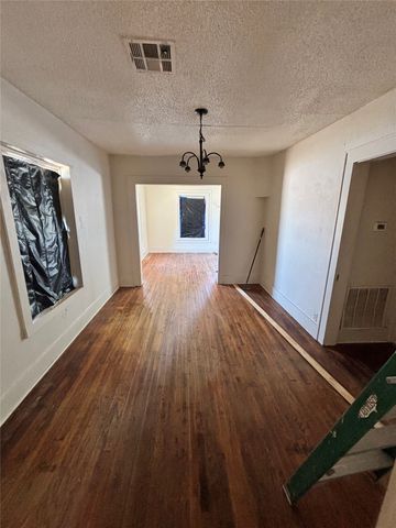 5524 E Tecumseh Street, Tulsa, OK 74115