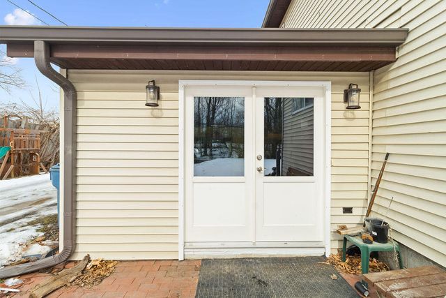 214 Woodlawn Avenue, Chesterton, IN 46304