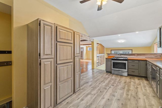 214 Woodlawn Avenue, Chesterton, IN 46304