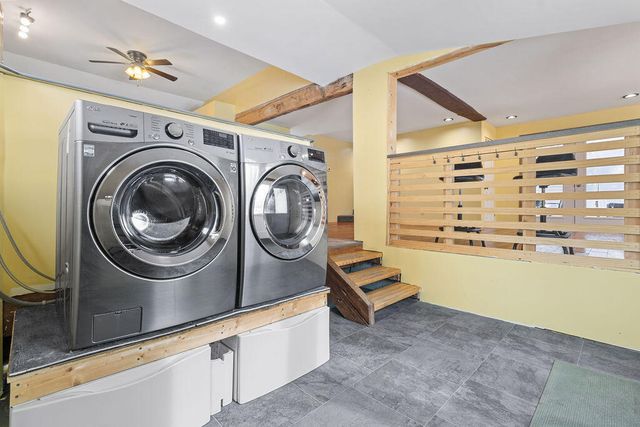 214 Woodlawn Avenue, Chesterton, IN 46304