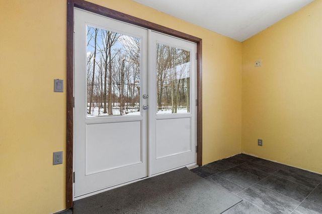 214 Woodlawn Avenue, Chesterton, IN 46304