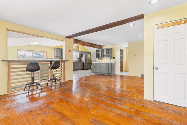 214 Woodlawn Avenue, Chesterton, IN 46304