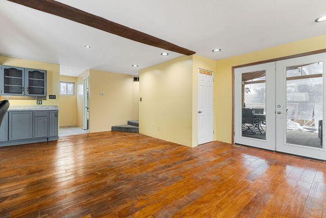 214 Woodlawn Avenue, Chesterton, IN 46304