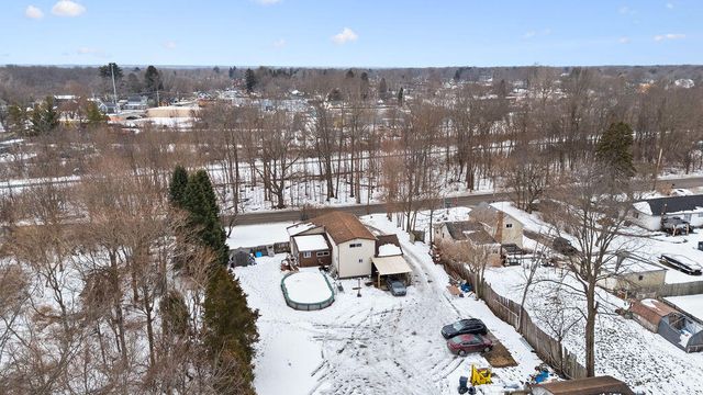 214 Woodlawn Avenue, Chesterton, IN 46304