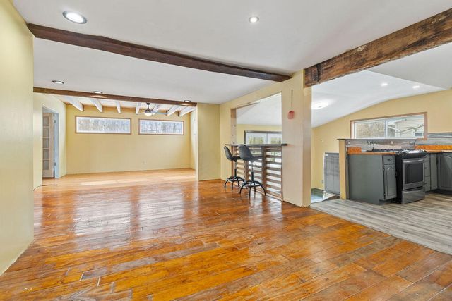 214 Woodlawn Avenue, Chesterton, IN 46304