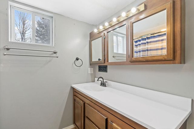 214 Woodlawn Avenue, Chesterton, IN 46304