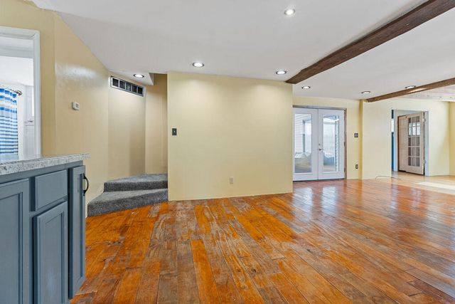 214 Woodlawn Avenue, Chesterton, IN 46304