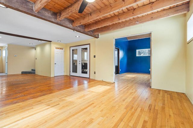 214 Woodlawn Avenue, Chesterton, IN 46304