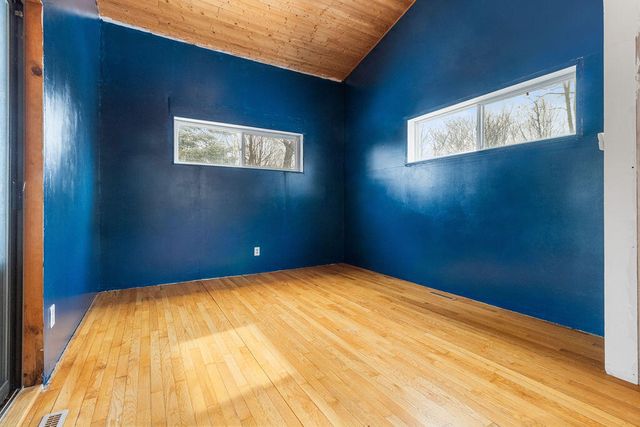 214 Woodlawn Avenue, Chesterton, IN 46304