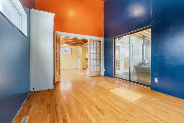 214 Woodlawn Avenue, Chesterton, IN 46304