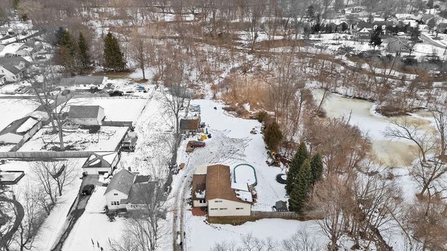 214 Woodlawn Avenue, Chesterton, IN 46304