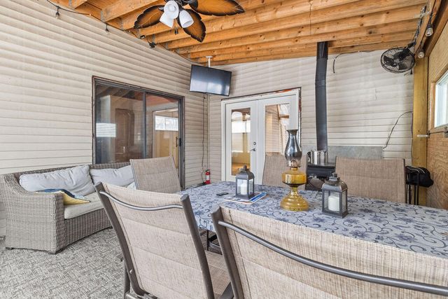 214 Woodlawn Avenue, Chesterton, IN 46304