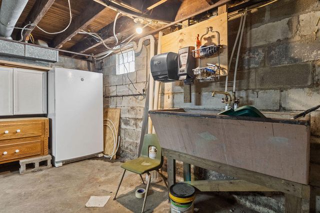 214 Woodlawn Avenue, Chesterton, IN 46304