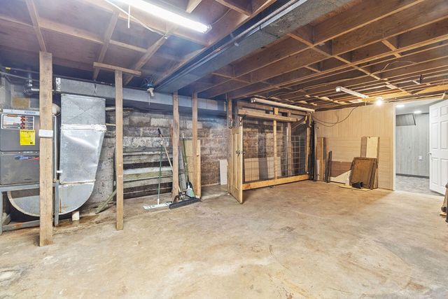 214 Woodlawn Avenue, Chesterton, IN 46304