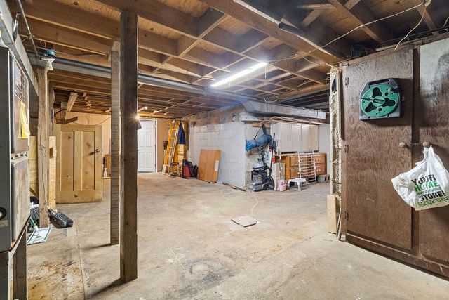 214 Woodlawn Avenue, Chesterton, IN 46304