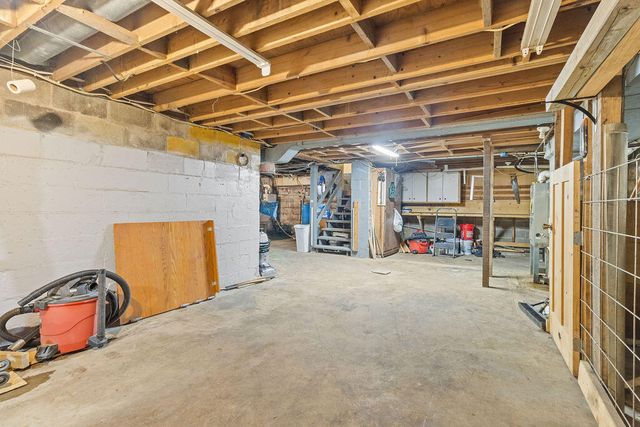 214 Woodlawn Avenue, Chesterton, IN 46304