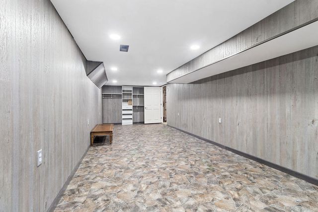 214 Woodlawn Avenue, Chesterton, IN 46304