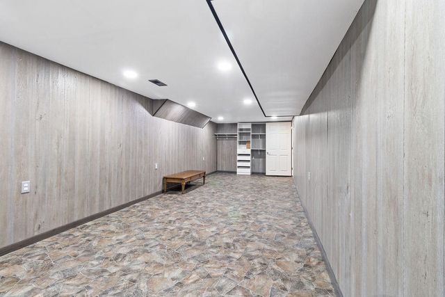 214 Woodlawn Avenue, Chesterton, IN 46304