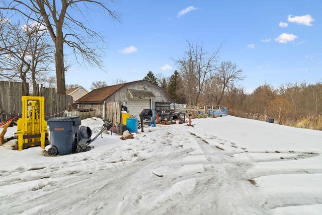 214 Woodlawn Avenue, Chesterton, IN 46304