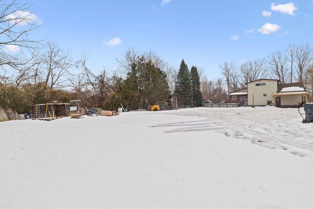 214 Woodlawn Avenue, Chesterton, IN 46304