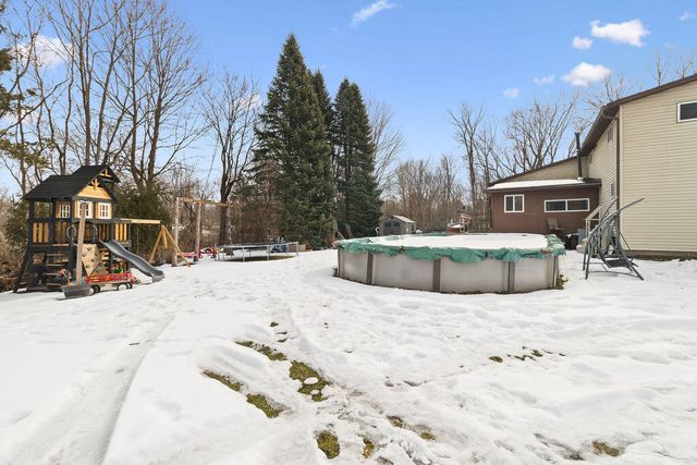 214 Woodlawn Avenue, Chesterton, IN 46304