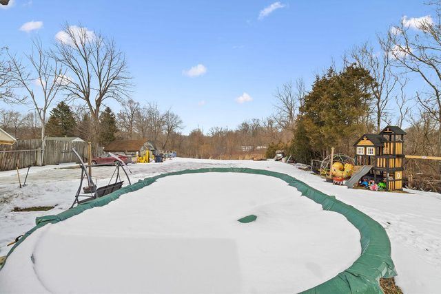 214 Woodlawn Avenue, Chesterton, IN 46304