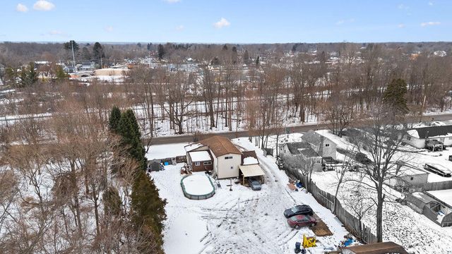 214 Woodlawn Avenue, Chesterton, IN 46304