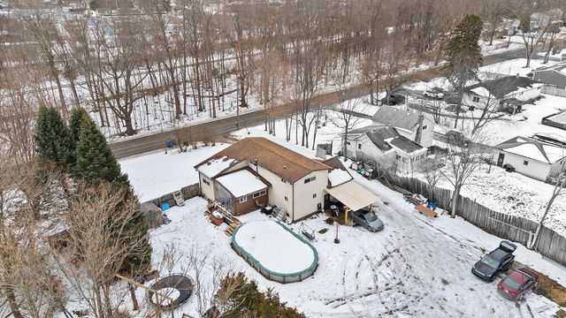 214 Woodlawn Avenue, Chesterton, IN 46304